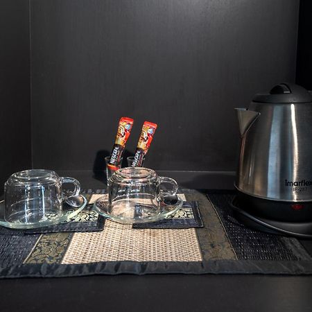 Black Pantera Hostel Patong Экстерьер фото