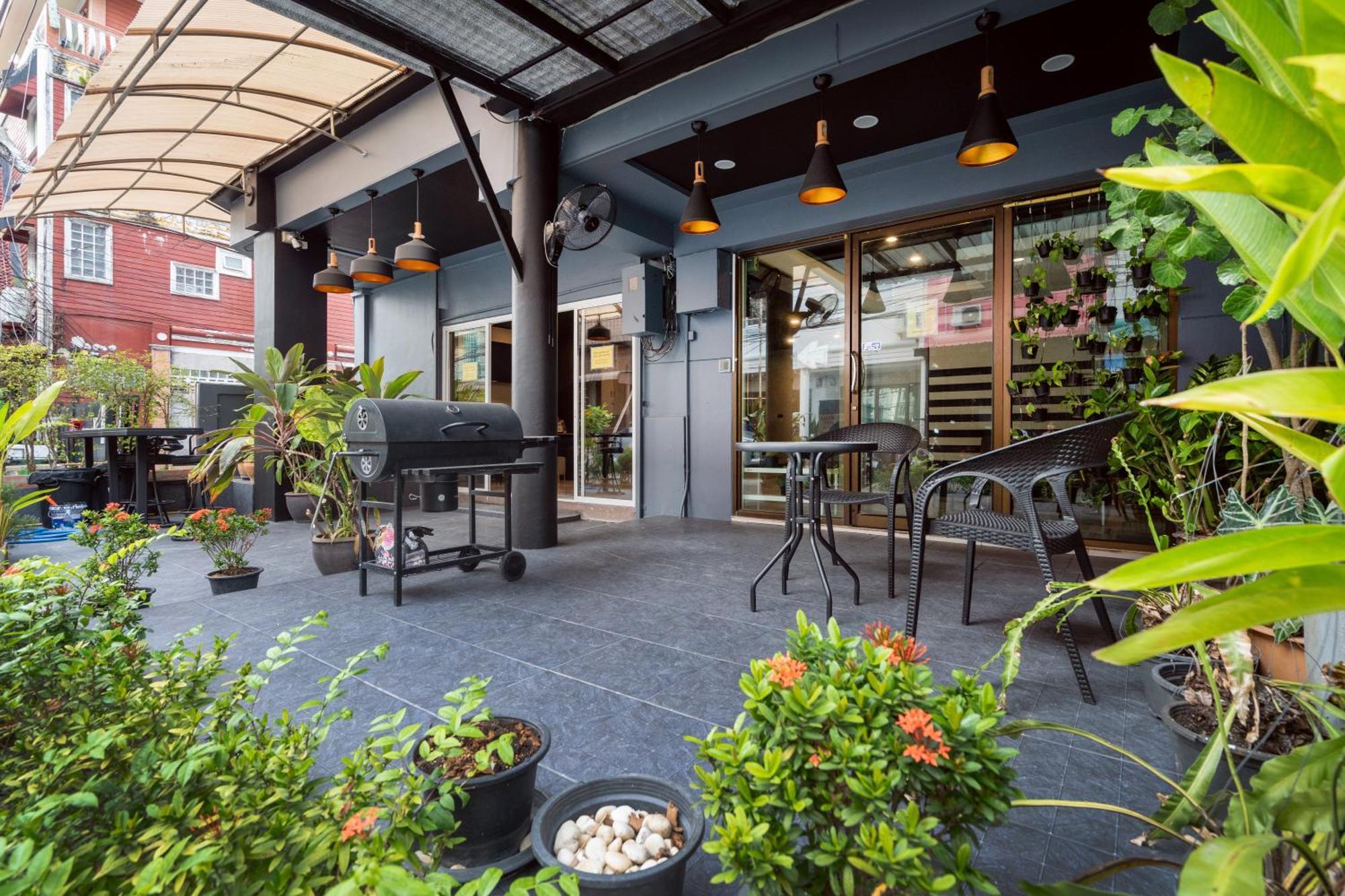 Black Pantera Hostel Patong Экстерьер фото