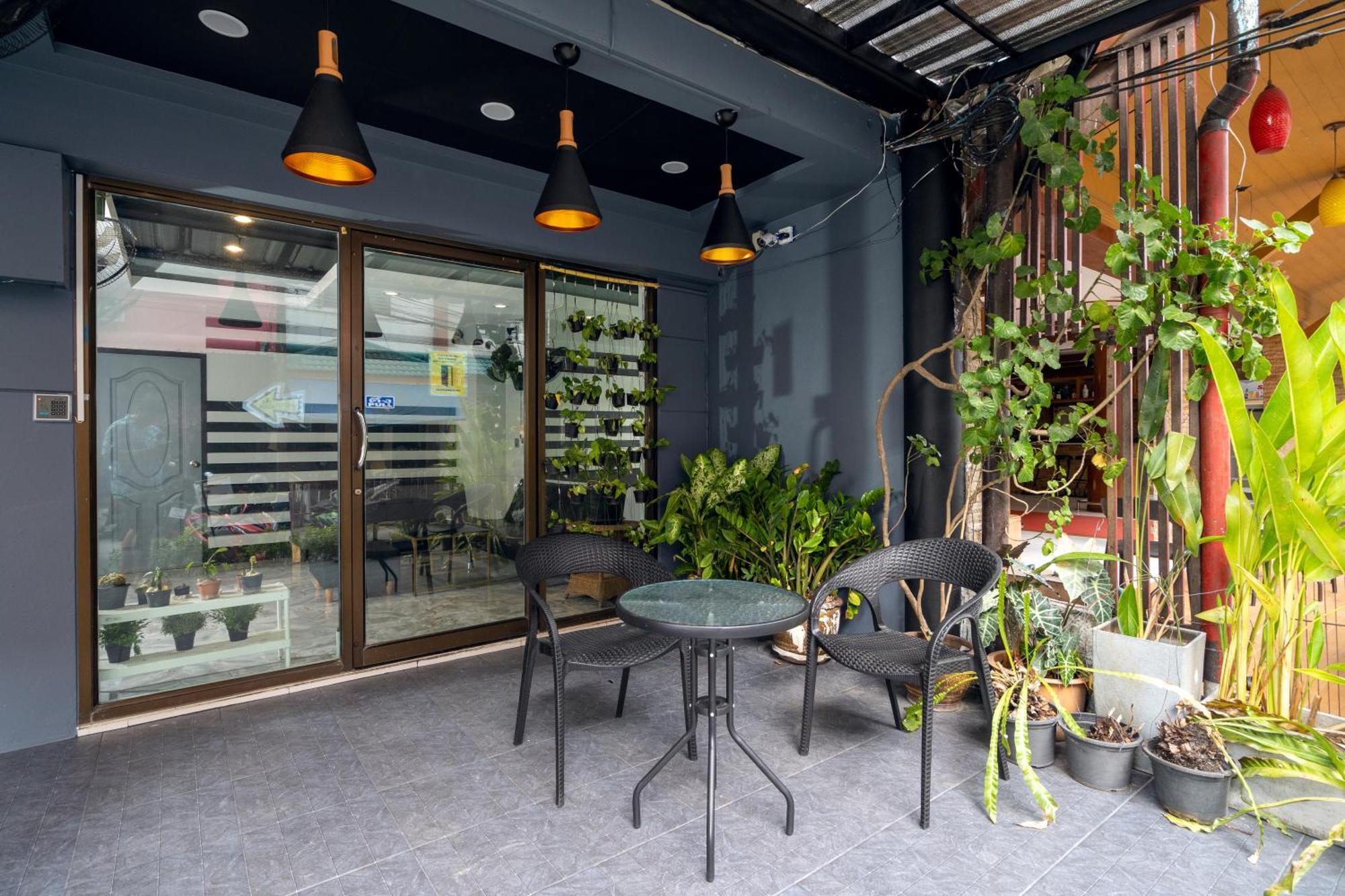 Black Pantera Hostel Patong Экстерьер фото