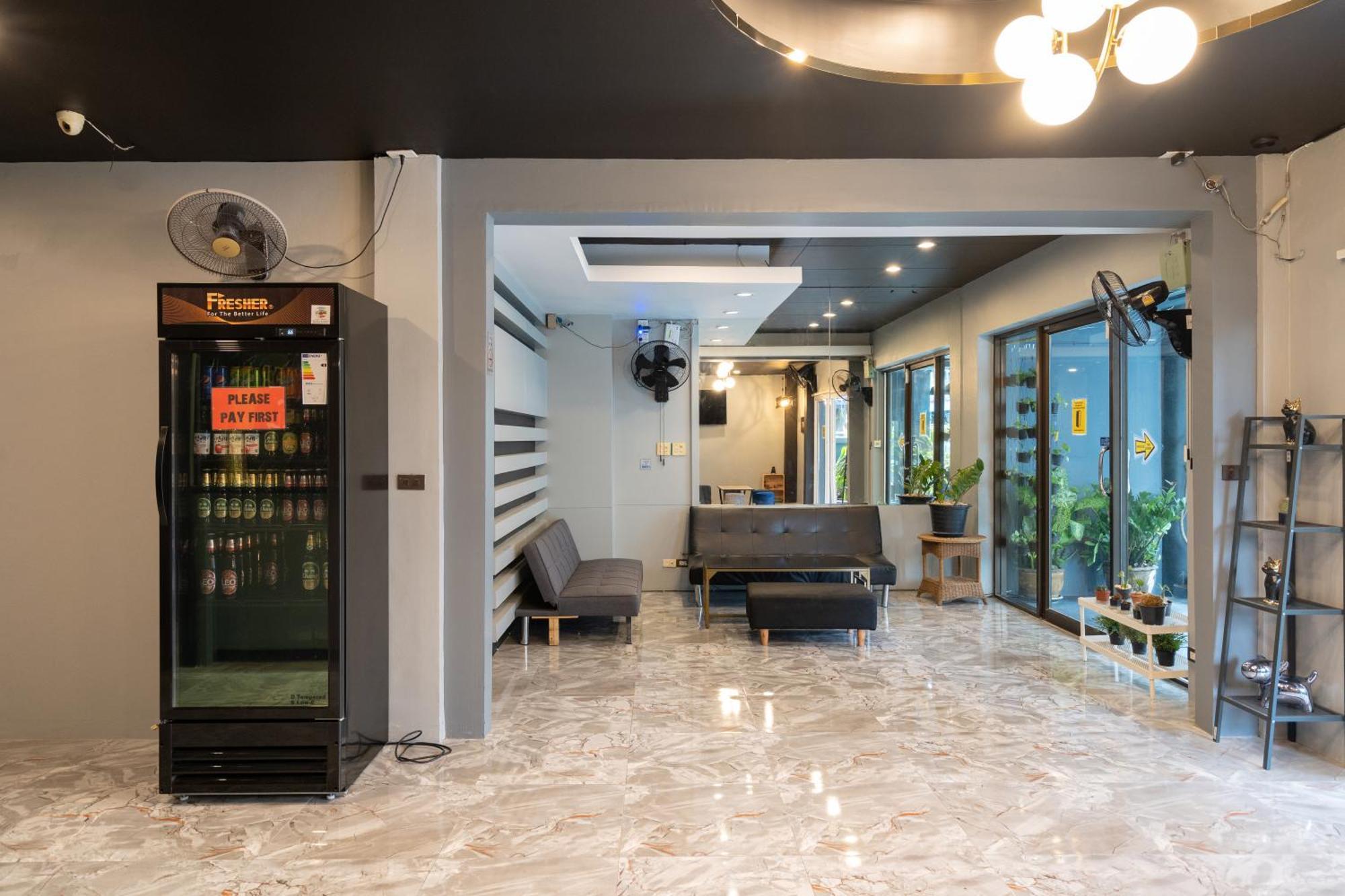 Black Pantera Hostel Patong Экстерьер фото