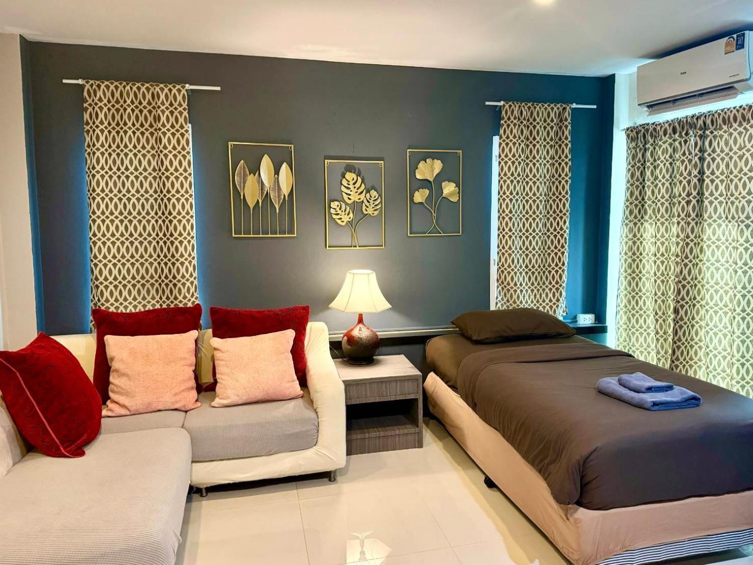 Black Pantera Hostel Patong Экстерьер фото