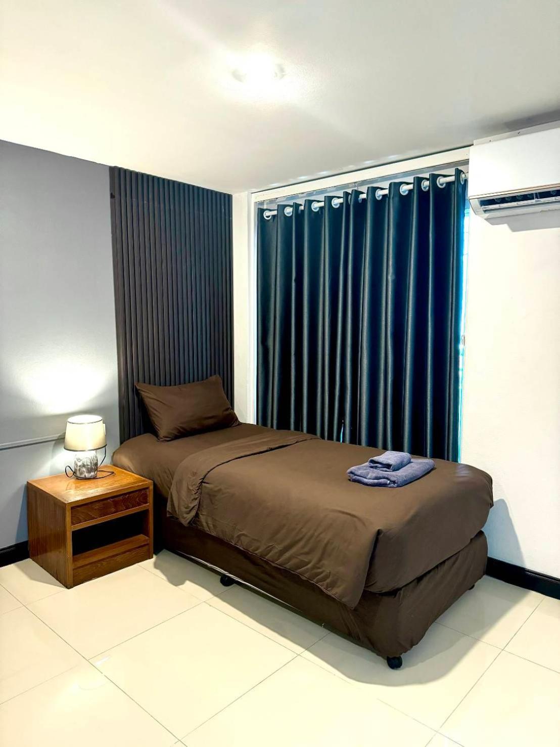 Black Pantera Hostel Patong Экстерьер фото